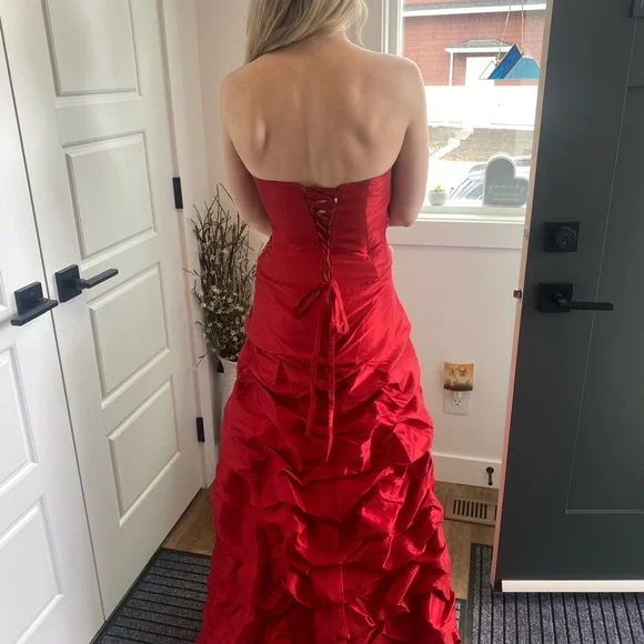 Grad Dress - Picture 4 of 9